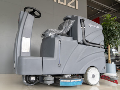 那些可以延長駕駛式洗地機(jī)使用壽命的小技巧